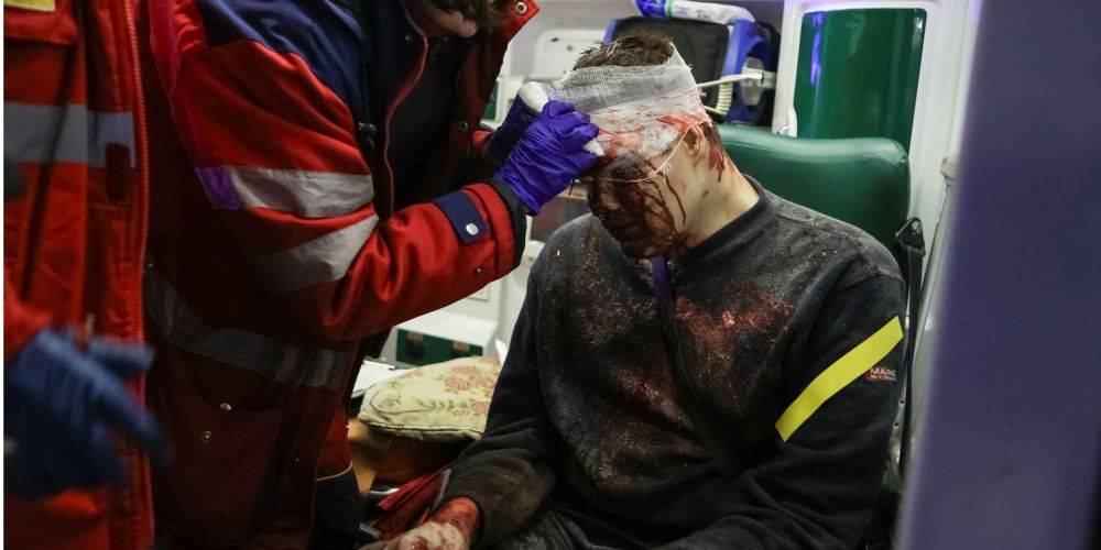 Во время российской атаки на Харьков пострадали британский журналист и двое детей