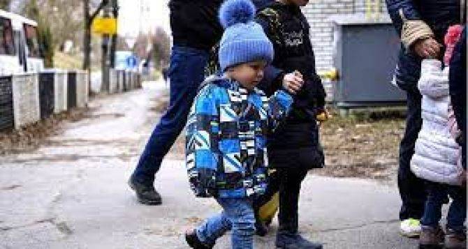 За границей находятся до 2 миллионов украинских детей. Какие статистические данные?