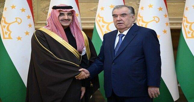 Эмомали Рахмон принял Председателя Саудовского фонда развития Султона Абдулрахмона Аль-Маршада