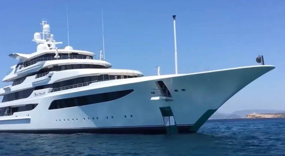 Яхту Медведчука за 200 млн евро наконец-то могут выставить на продажу: одна из самых дорогих в мире