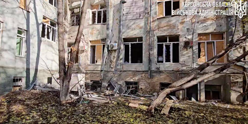 Российский обстрел Херсона: количество раненых врачей возросло, спасатели показали видео последствий удара