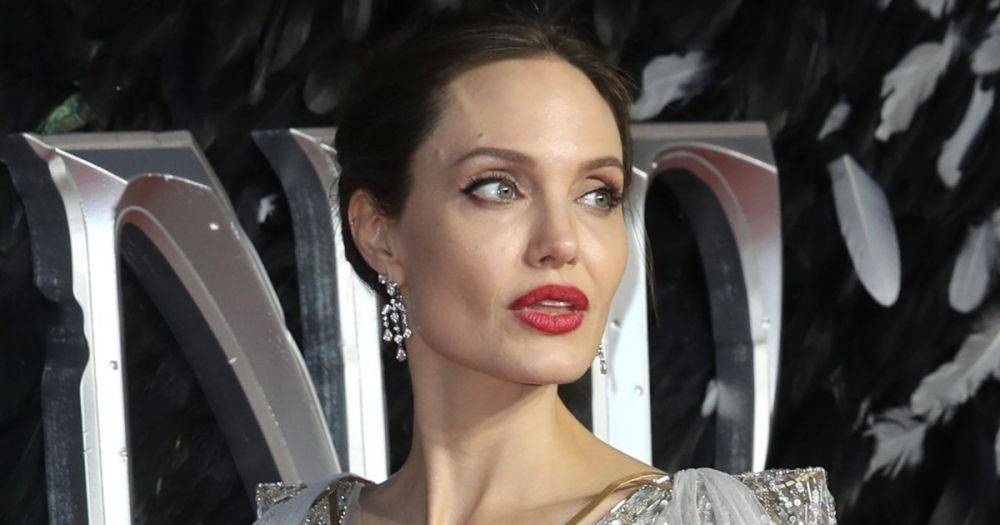 Пластический хирург назвал главный недостаток лица Анджелины Джоли