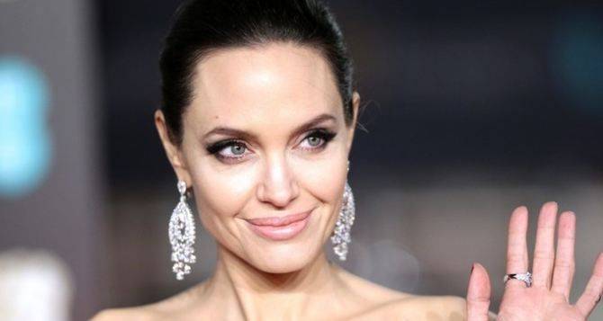 Анджелина Джоли планирует завершить карьеру. В чем причина?