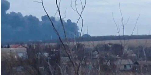 В Донецке прогремели взрывы, вспыхнул масштабный пожар
