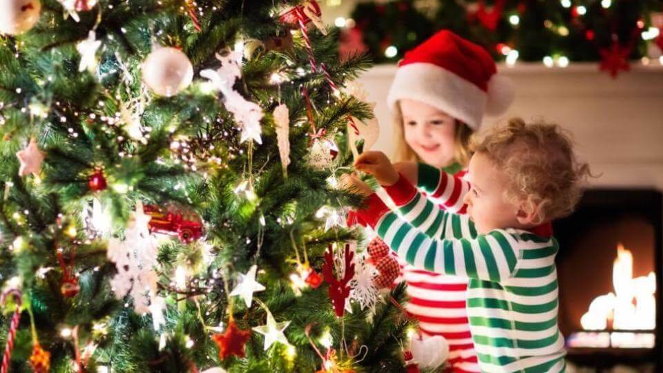 Рождество 2023 по фэн-шуй – как правильно выбрать место для елки и в какие цвета украсить