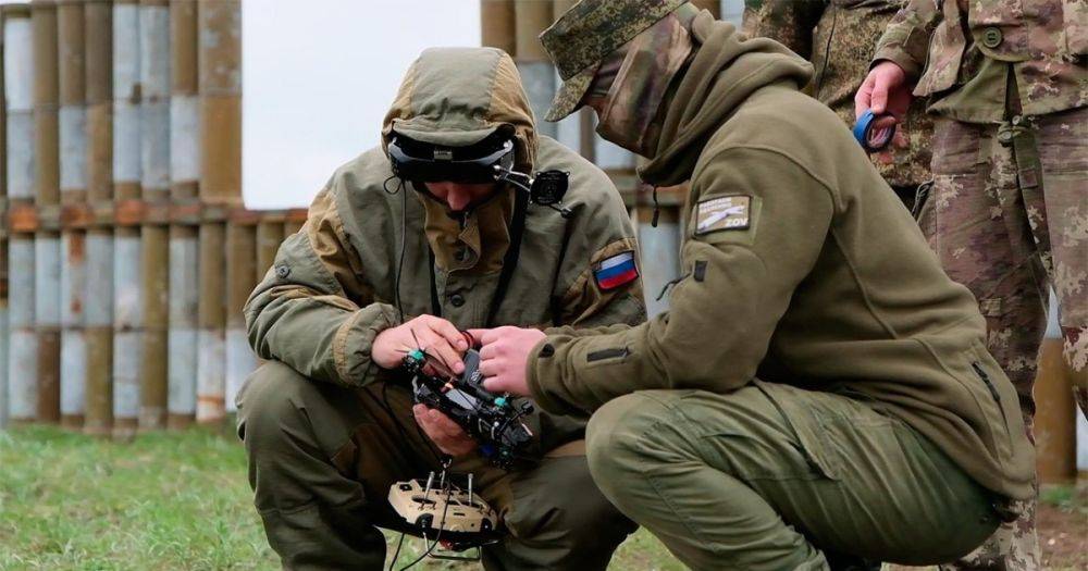 Разместили солдат возле нефтебазы: 26 военных ВС РФ погибли после ударов по Донецку (видео)