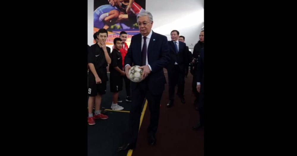 Футбольный конфуз: президенту Казахстана "подстроили" спортивное мастерство (видео)