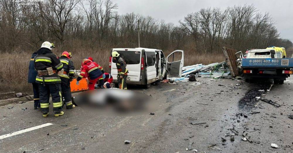 В Харьковской области три авто устроили масштабное ДТП: погибли шесть человек (фото)