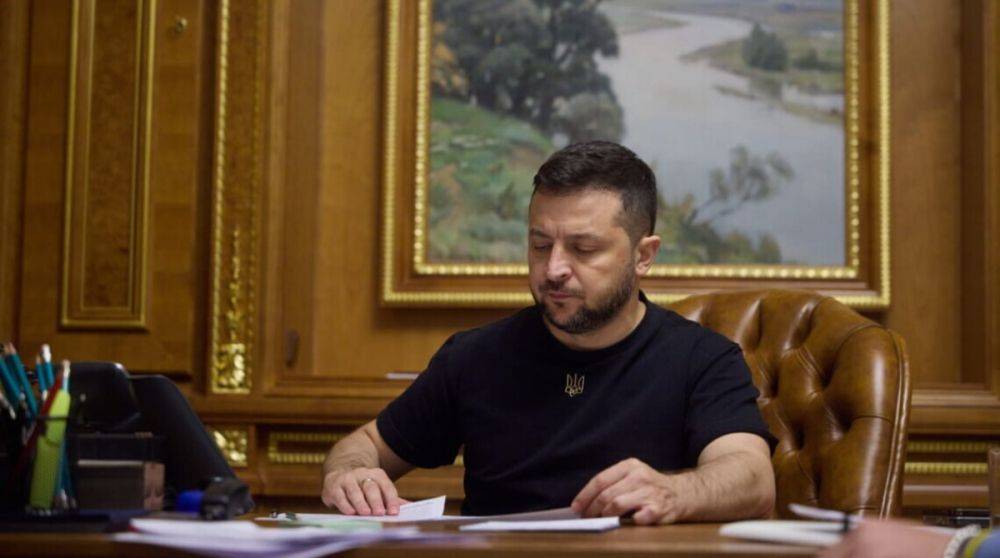 Зеленский подписал сразу четыре закона, принятых Радой на сегодняшнем заседании