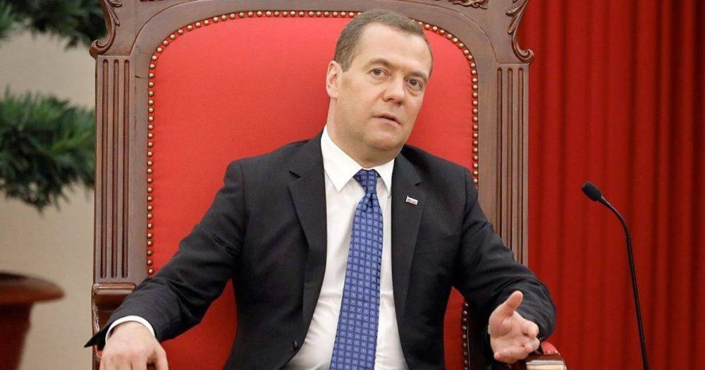 "Третья мировая война реальна": Медведев заявил об угрозе прямого столкновения РФ с НАТО