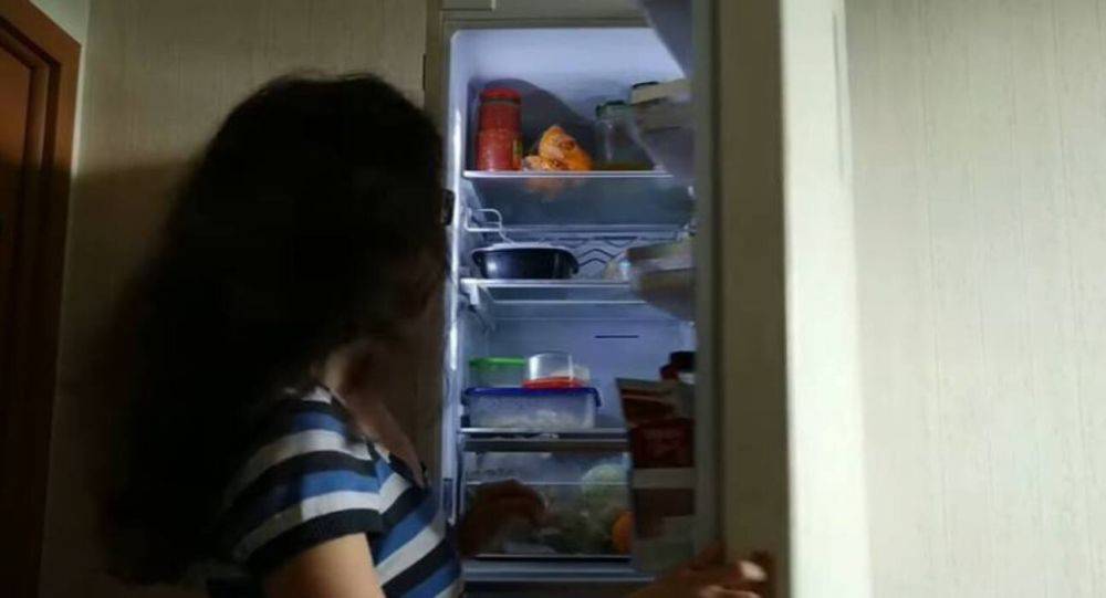 Как улучшить запах в холодильнике: помогут три хитрости