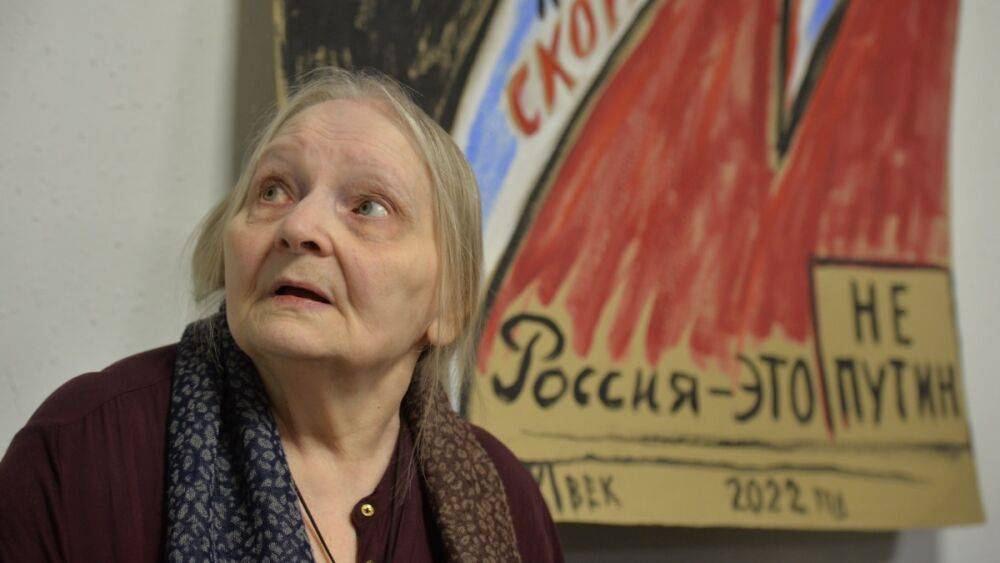 В Петербурге открылась антивоенная выставка художницы Елены Осиповой