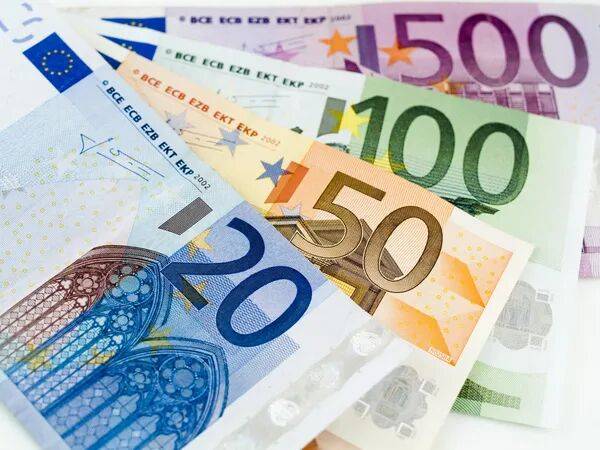 Гривна укрепилась к евро на 28 копеек. Официальный курс валют