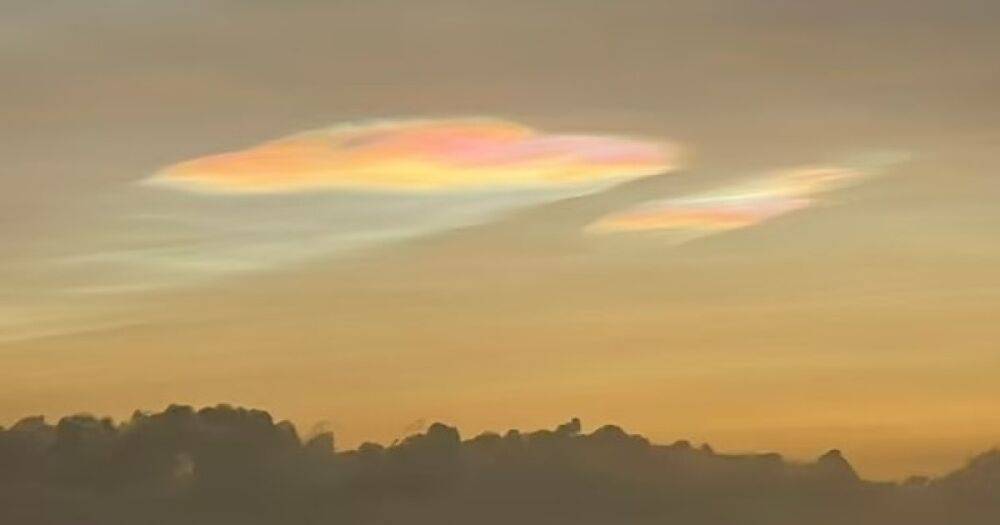Феи рассыпали волшебную пыль. Над Шотландией засняли потрясающие "перламутровые" облака (фото)