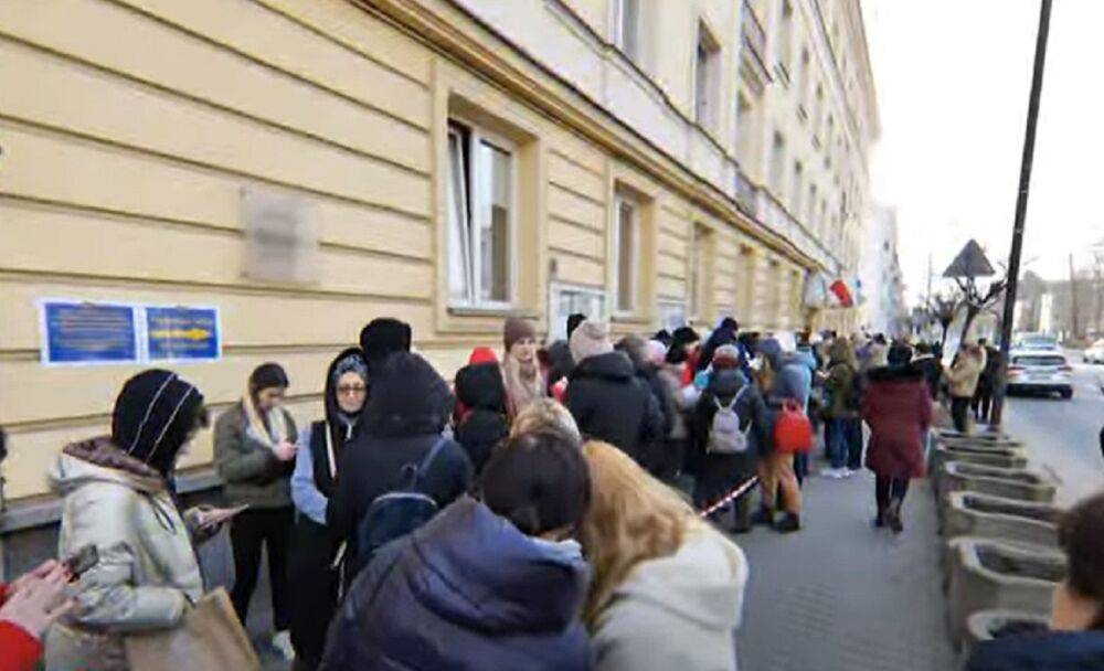 Уже с 1 февраля: украинцам объяснили, как получить денежную помощь "500+"