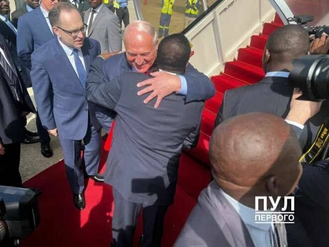 Почему Лукашенко в Зимбабве сопровождал временный поверенный Беларуси в США?