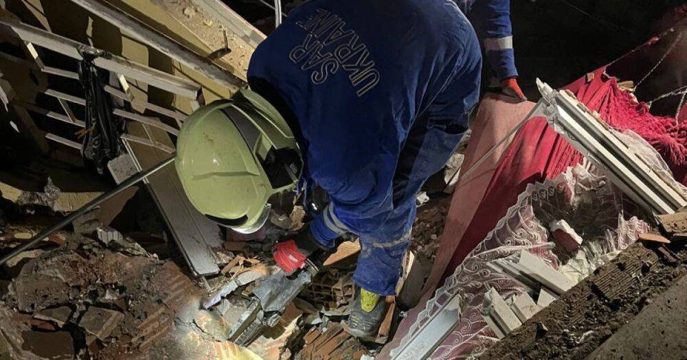 Украинские спасатели показали, как разбирают завалы после землетрясения в Турции (фото)