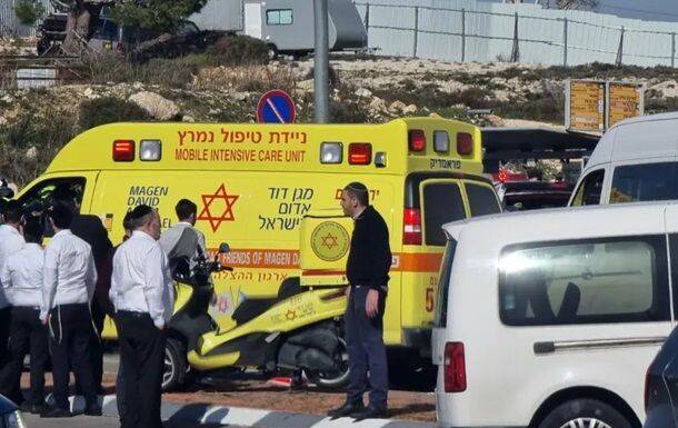 В Иерусалиме террорист врезался в остановку: есть жертвы