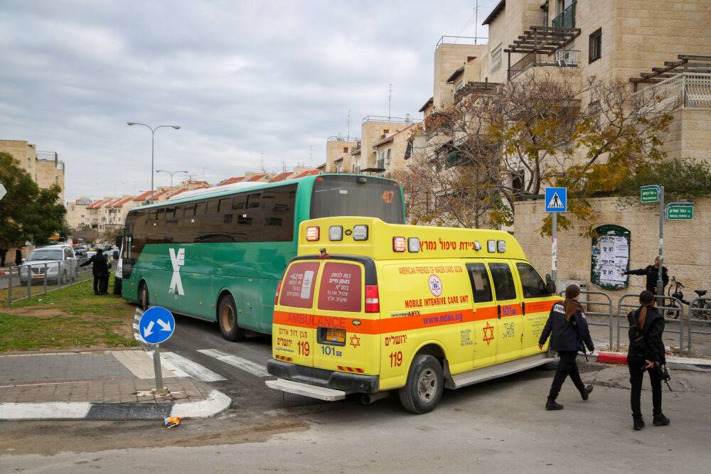 На миллиметр от катастрофы: водитель пассажирского автобуса потерял сознание за рулем