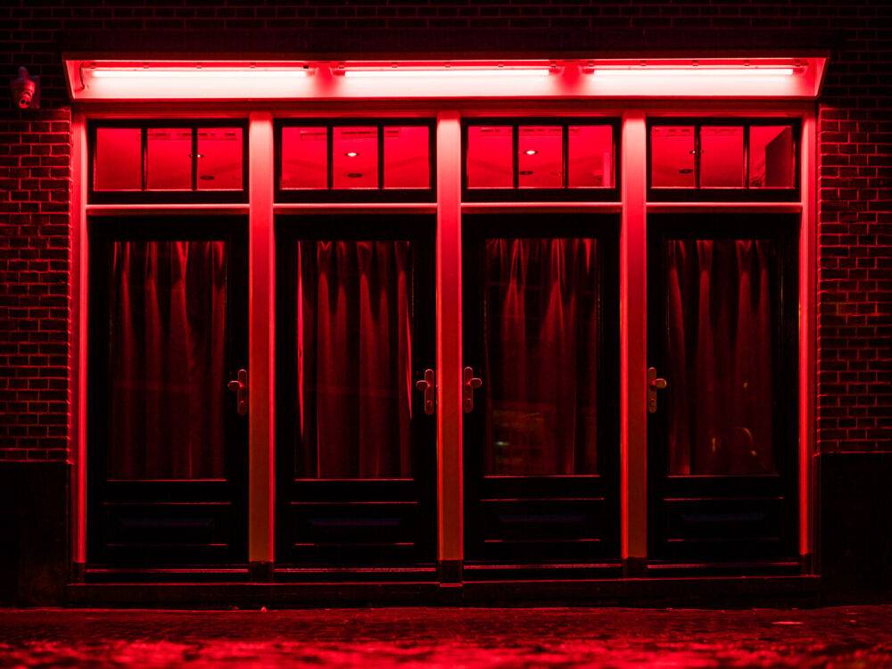 В квартале "красных фонарей" в Амстердаме введут новые ограничения – местная власть