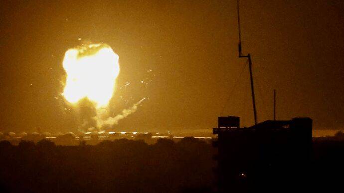 Авиация Израиля нанесла удар по комплексу ХАМАС в Газе – ЦАХАЛ