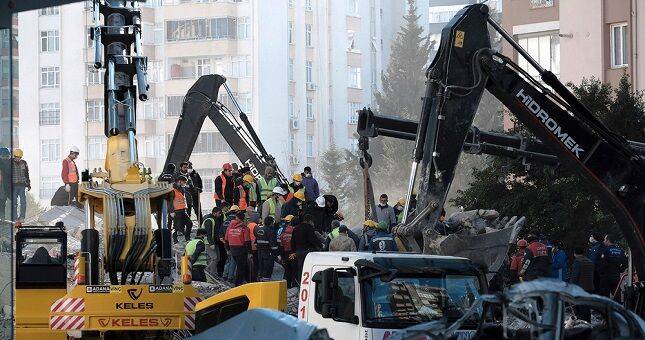 Спасатели начали покидать пострадавшую от землетрясений Турцию из-за мародеров
