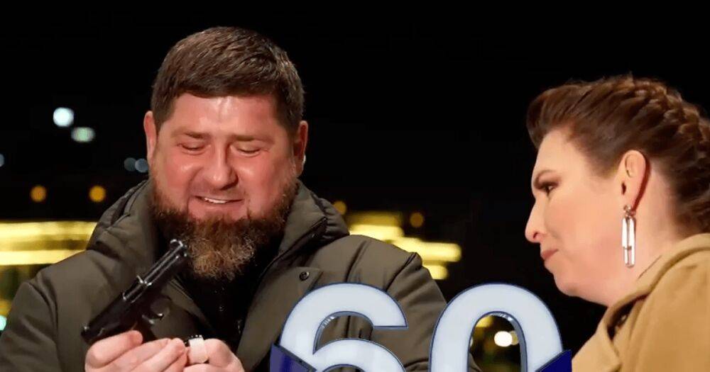 "Дойдем до Киева": Кадыров показал Скабеевой "пистолет для Зеленского" (видео)