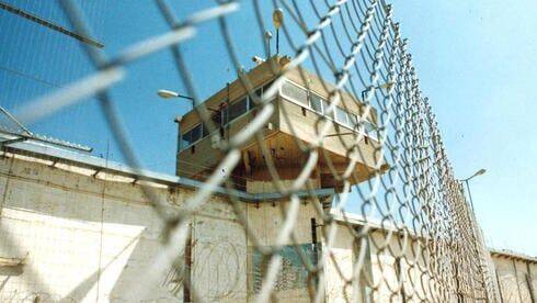 4 минуты на душ: министр Бен-Гвир ужесточает режим для осужденных террористов
