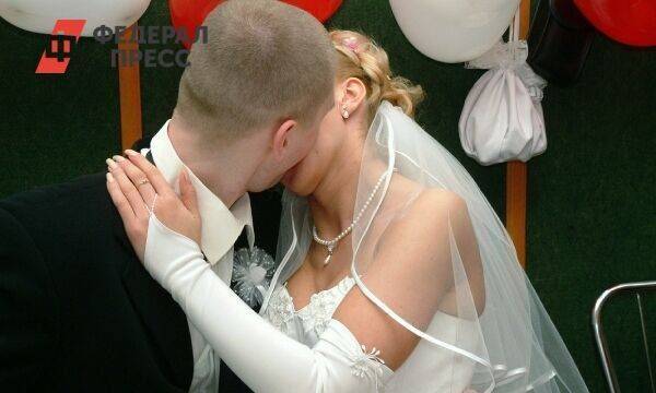 Стало известно, сколько россияне в среднем тратят на свадьбы