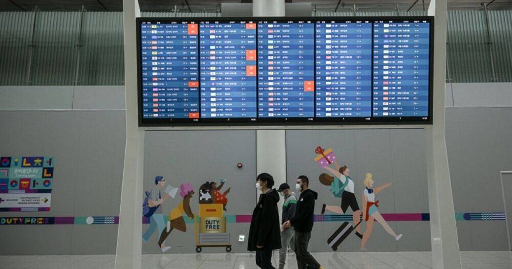 Сбежали из РФ: 5 россиян с ноября жили в аэропорту Южной Кореи, суд разрешил пустить их в страну