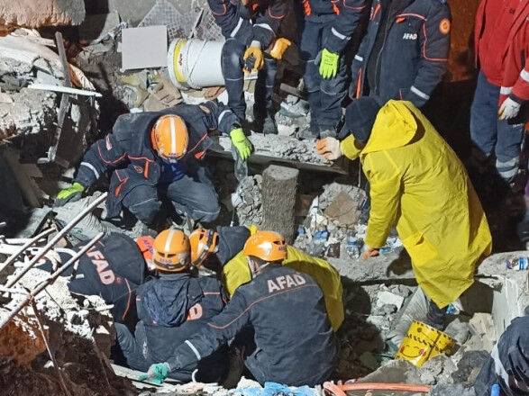 Землетрясение в Турции: МИД сообщает о пяти погибших украинцах, из-под завалов спасли 10