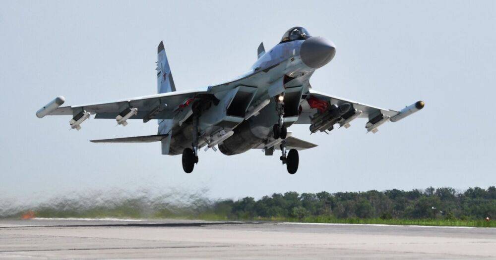 Новая фаза войны: РФ накапливает авиацию на границе с Украиной, — FT
