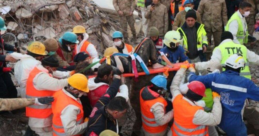 В Турции украинские спасатели извлекли женщину из-под завалов на девятый день после землетрясения (ВИДЕО)