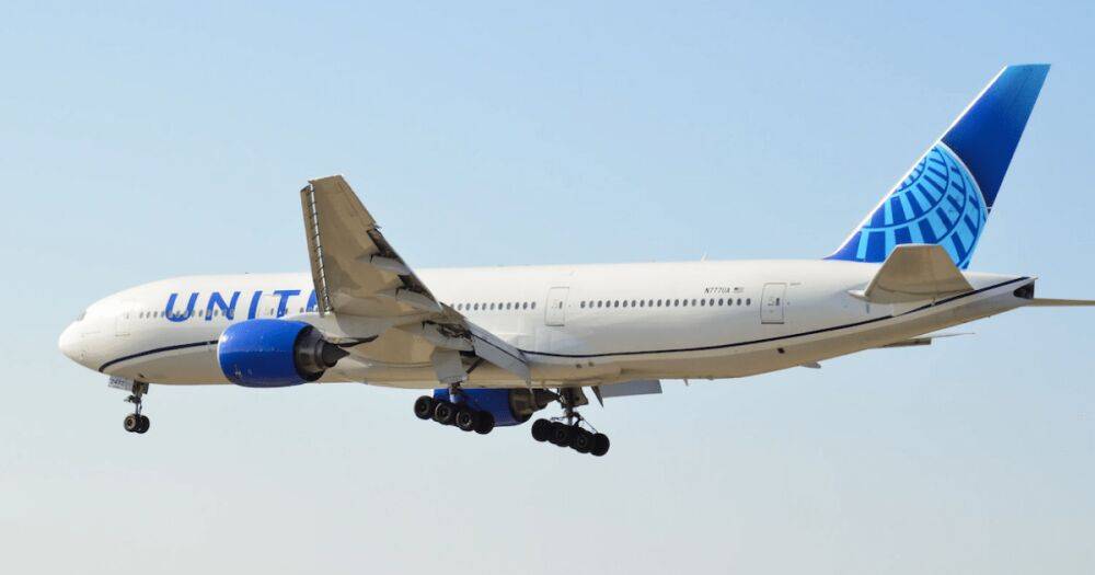 "В 236 метрах от катастрофы: летевший с Гавайев "Боинг-777" едва не упал в океан (фото)