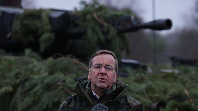 Министр обороны Германии: О самолетах для Украины можно будет говорить через 3-4 месяца