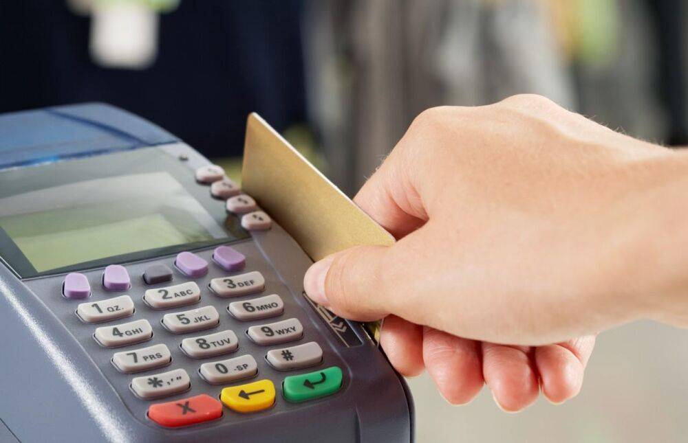 Эксперты отмечают рост продаж кредитных карт среди населения