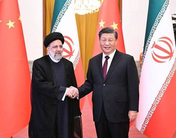 Си Цзиньпин провел переговоры с президентом Ирана