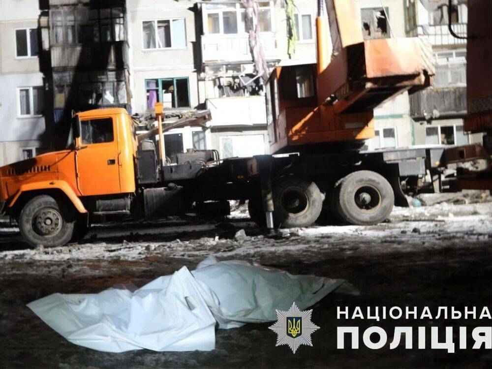 Число жертв российского удара по Покровску возросло до двух, под завалами остаются люди – полиция