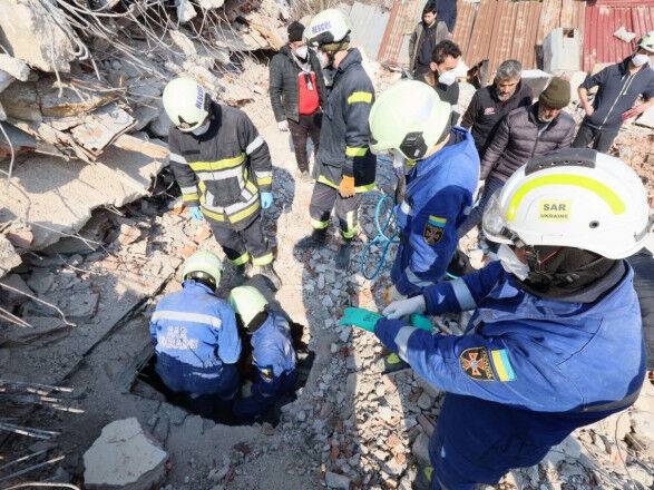 Землетрясение в Турции: сейчас на месте работают 77 украинских спасателей
