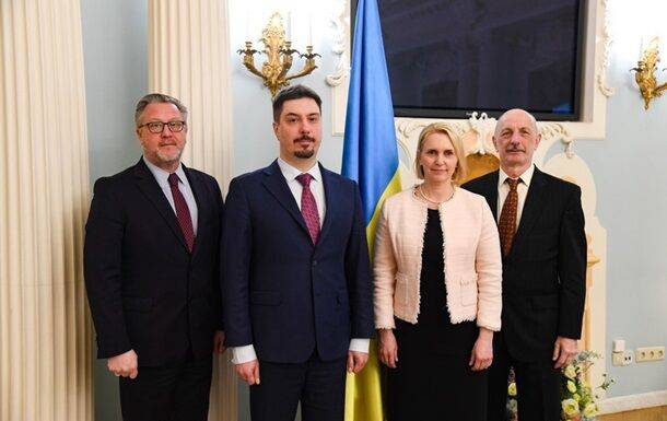Посол США встретилась с главой Верховного суда Украины