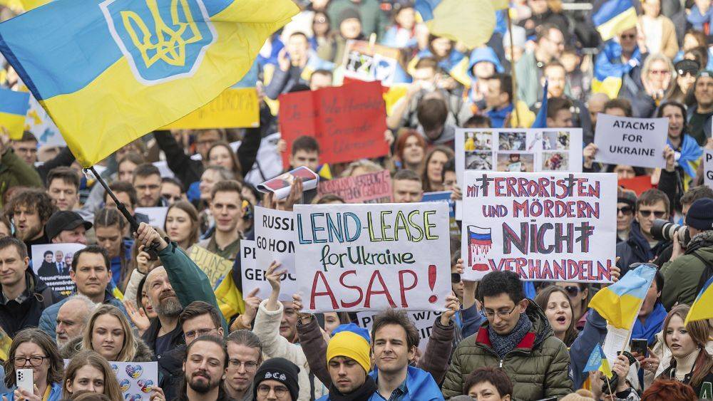 Акции за и против поддержки Украины у порога Мюнхенской конференции по безопасности