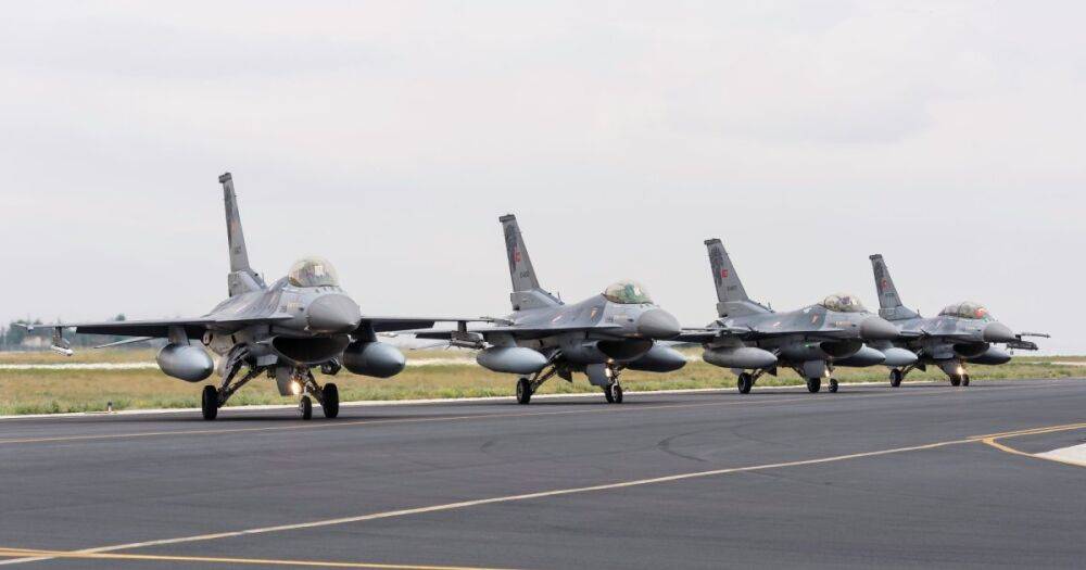 Схема уже отработанная: США могут разрешить третьим странам передать Украине F-16, — СМИ