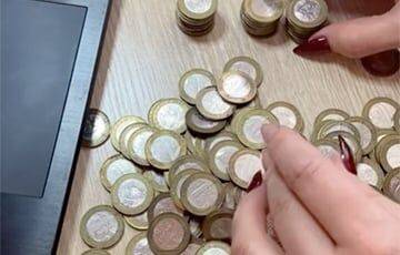 Белоруска год собирала монеты по два рубля и стала звездой TikTok