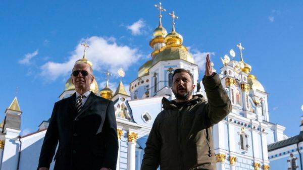 “Киев завладел частью моего сердца”. Джо Байден посетил Киев в канун годовщины российского вторжения