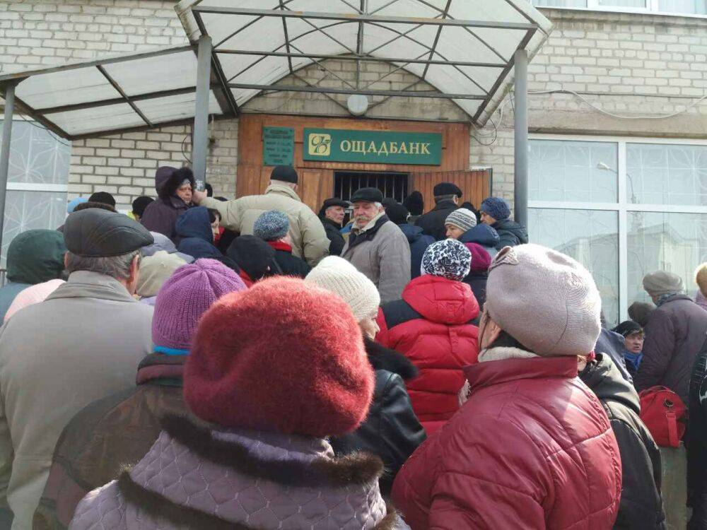 Неприятные новости для пенсионеров: в Ощадбанке сообщили, что теперь придется делать украинцам