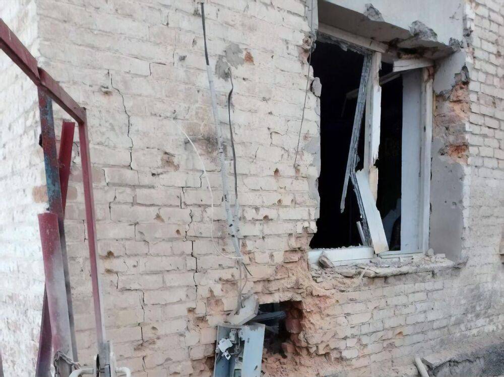 Россияне запустили противотанковую ракету по гражданскому автомобилю, развозившему хлеб в Сумской области, двое раненых – ОВА