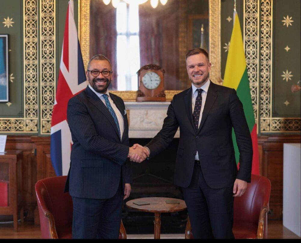 Глава МИД на встрече с британским коллегой призвал взять обязательства для победы Украины