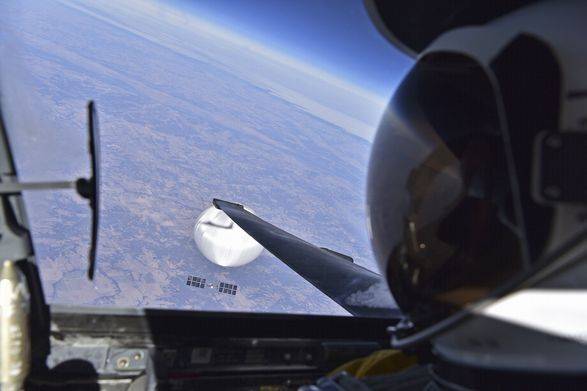 США обнародовали селфи пилота с китайским шпионским воздушным шаром