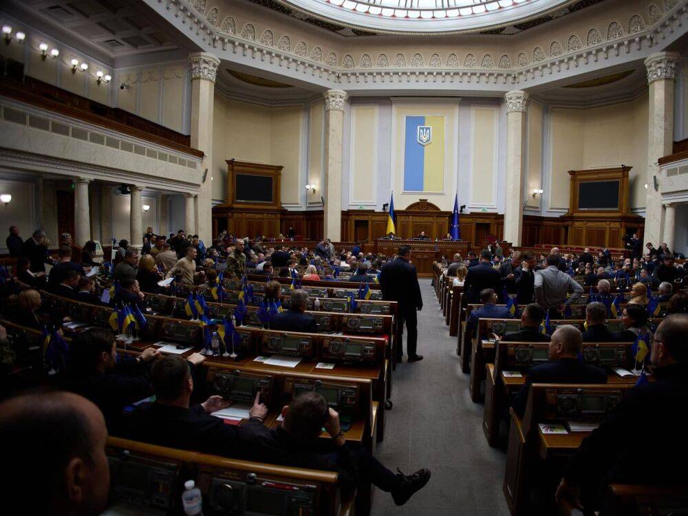 Рада лишила мандатов троих соратников Медведчука. Парламент сократился до 405 депутатов – Железняк