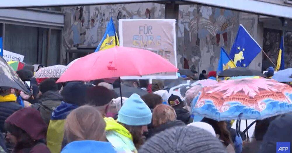 "Это и мой позор": в Берлине россияне провели митинг в поддержку Украины (видео)